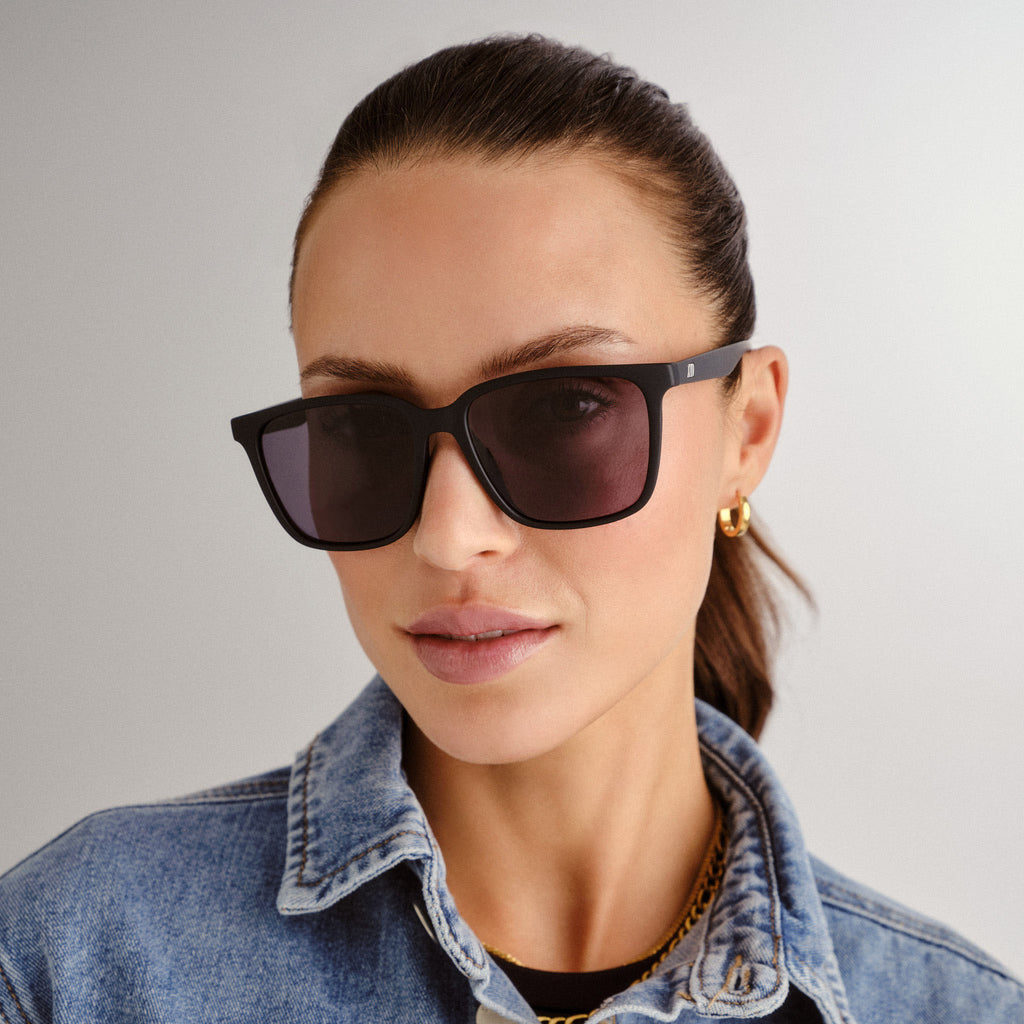 Le Specs FAIR GAME MATTE BLACK in SMOKE  MONO