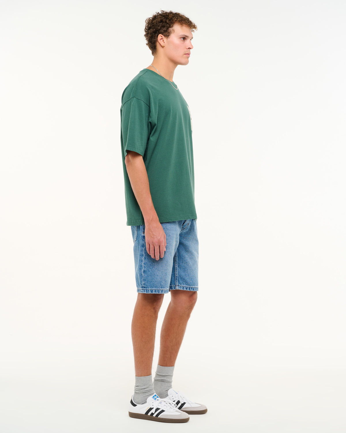 Abrand Jeans A4 Relaxed Short Neville Rcy in NEVILLE