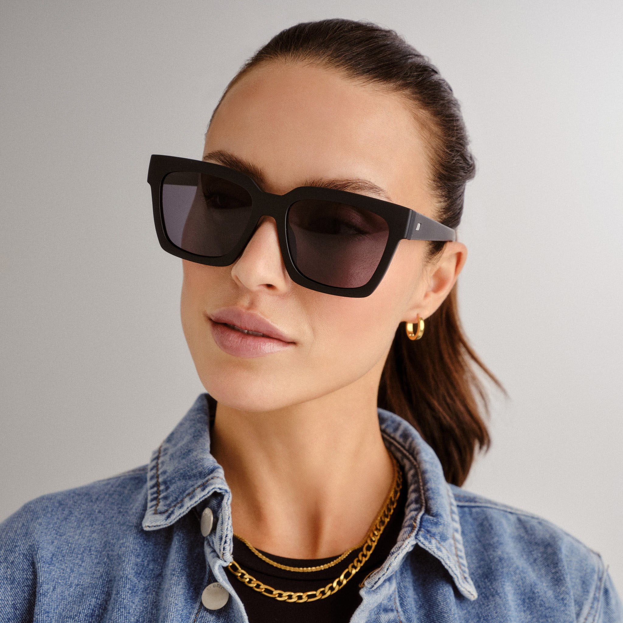 Le Specs WEEKEND RIOT MATTE BLACK in SMOKE MONO POLARIZED